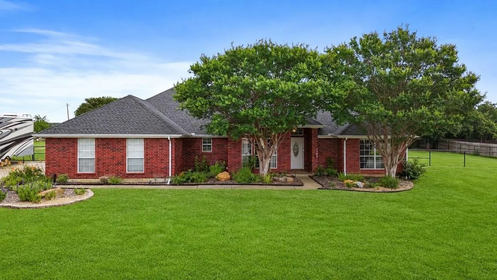 3909 Timbercrest Drive E, Burleson