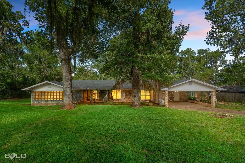 321 Evangeline Drive, Elm Grove