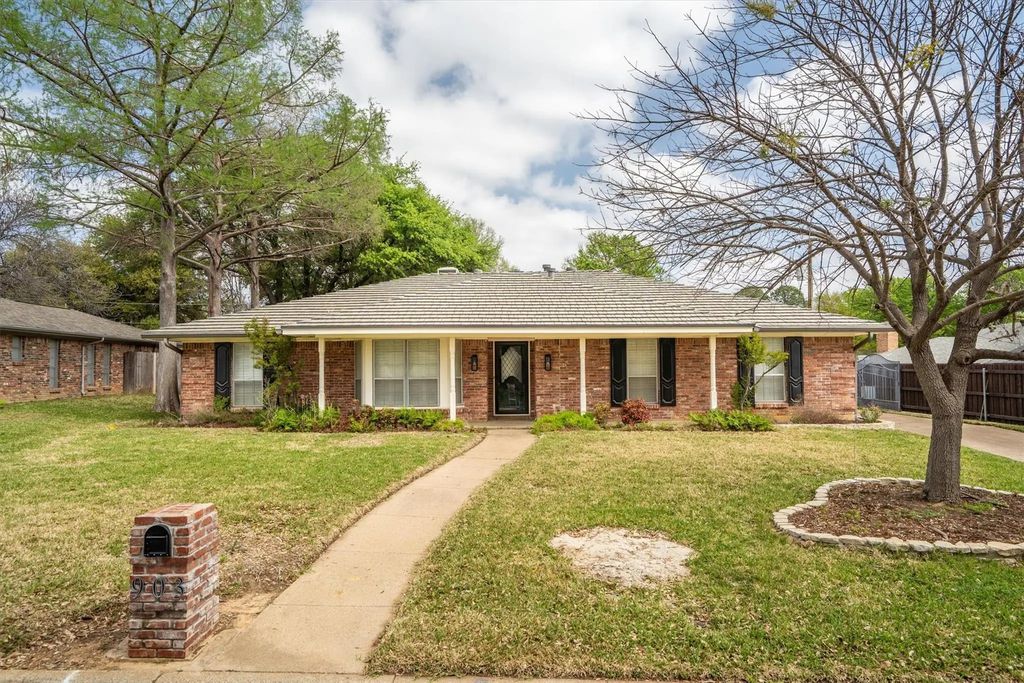 903 Leslie Drive, Arlington