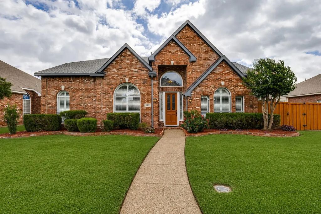 322 Hampton Court, Coppell