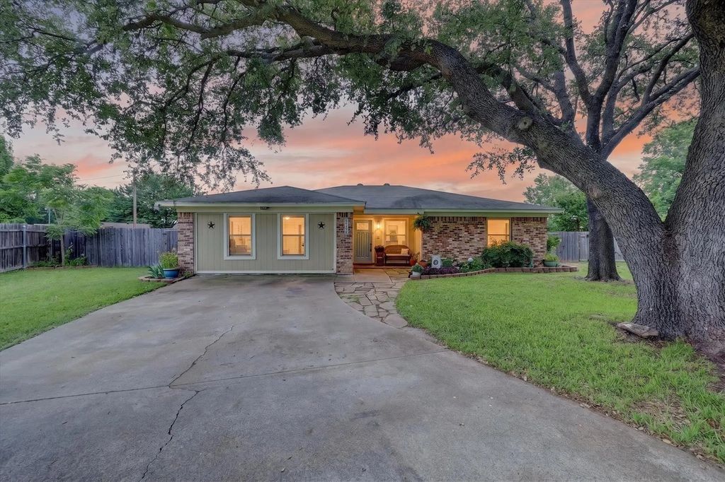 1145 S Timberline Drive, Benbrook