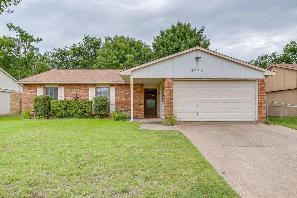 6820 Glenwood Drive, North Richland Hills
