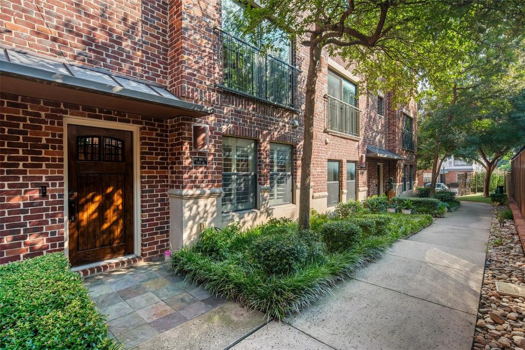 2411 N Hall Street 38, Dallas