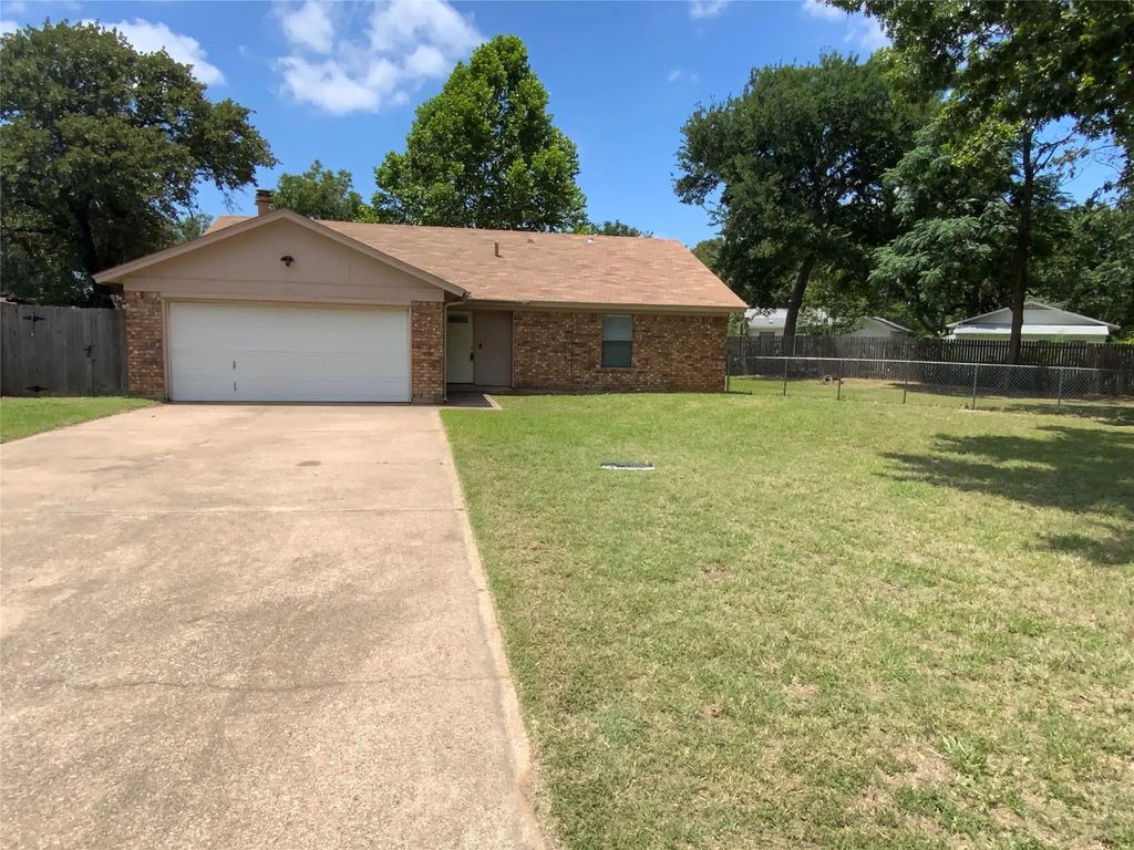 7512 Lisa Court, Fort Worth