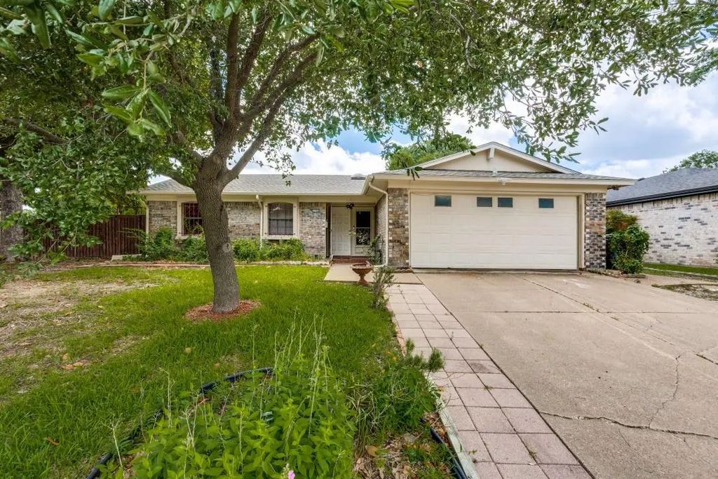 1702 Pine Knot Drive, Garland