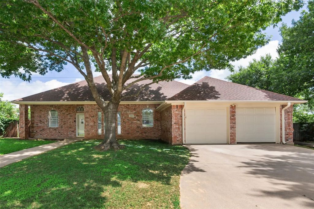 412 Springhill Court, Burleson