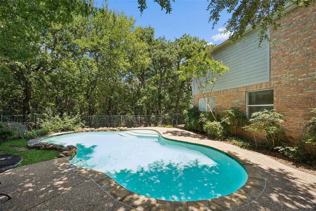 2401 Pinehurst Court, Highland Village