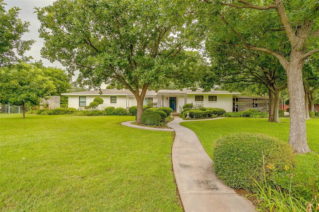 200 Lakeridge Road, Lakeside