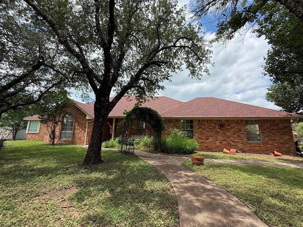 107 Ridge Court, Glen Rose