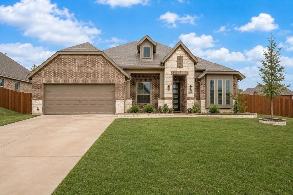 3200 Signal Hill Drive, Burleson