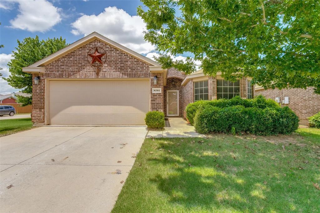 8701 Yosemite, Cross Roads