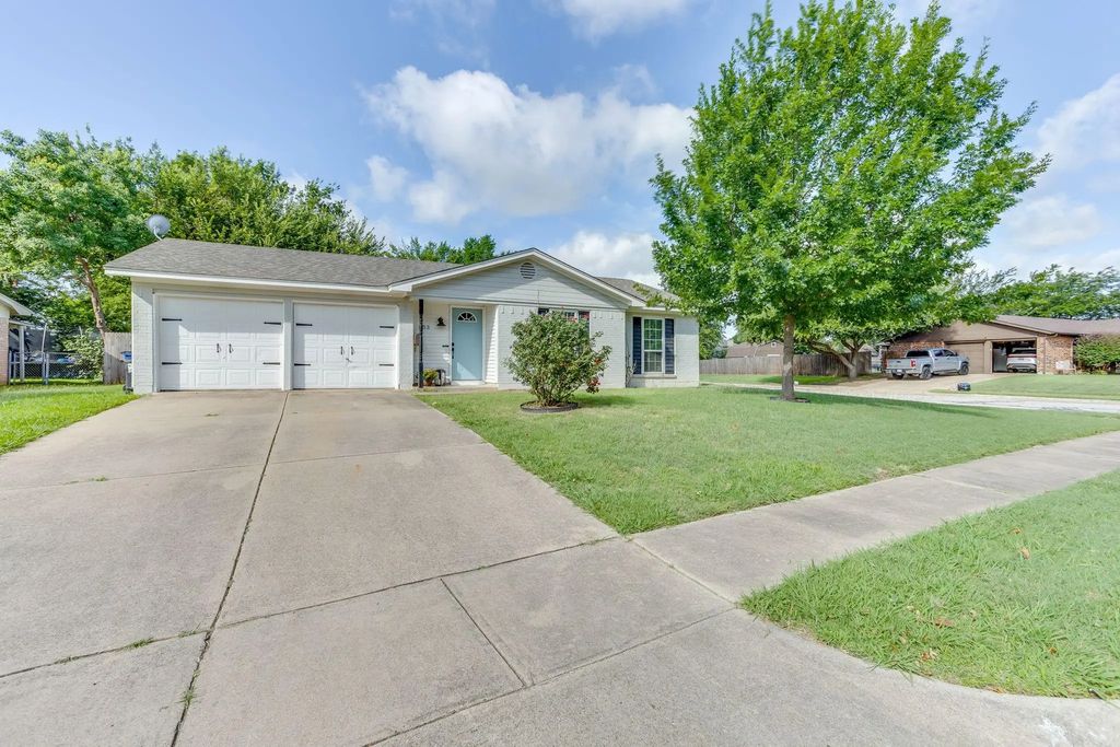 433 Linda Drive, Burleson