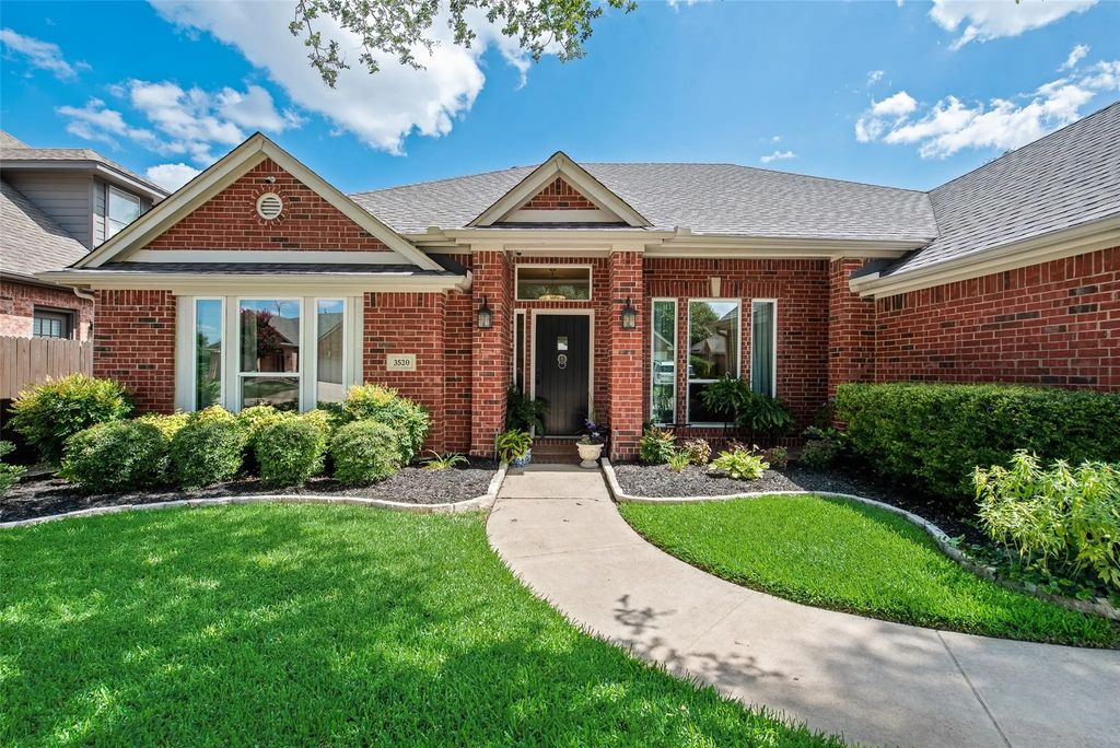 3520 Stone Creek Lane N, Fort Worth