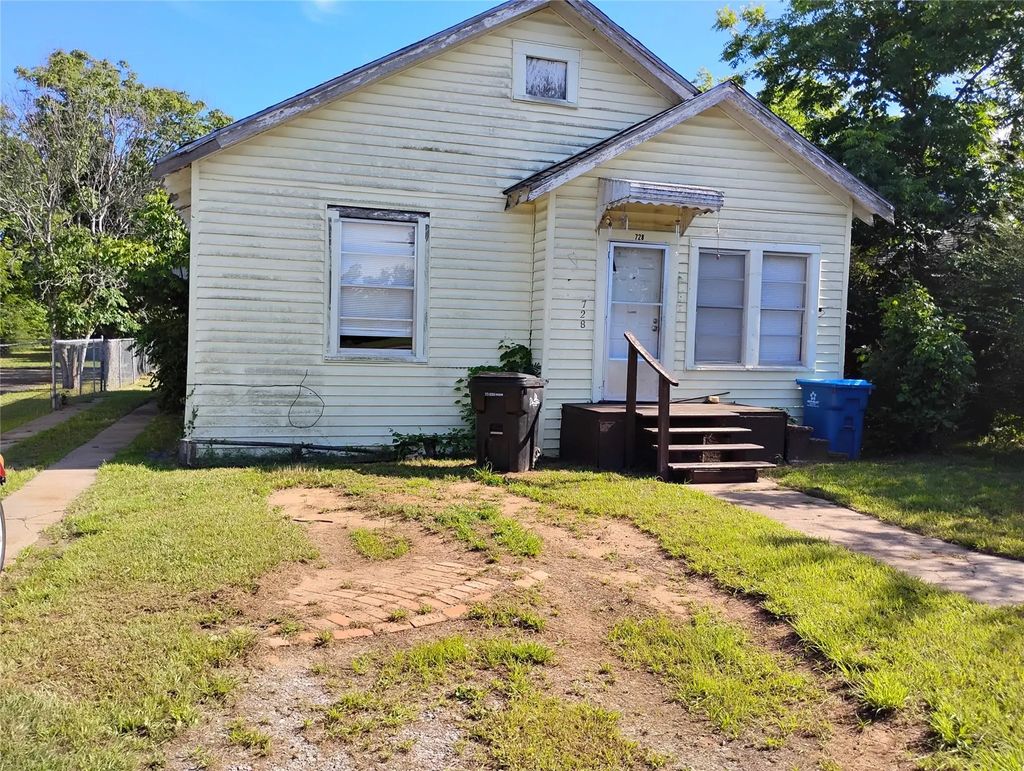 728 W Elm Street, Denison
