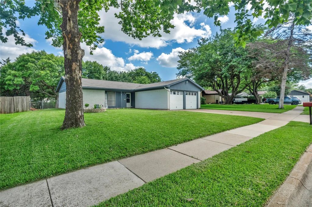 1008 Westminister Court, Arlington