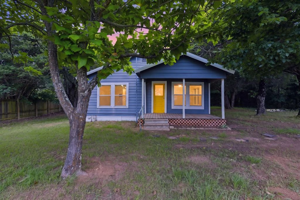 1821 N State Highway 19, Emory