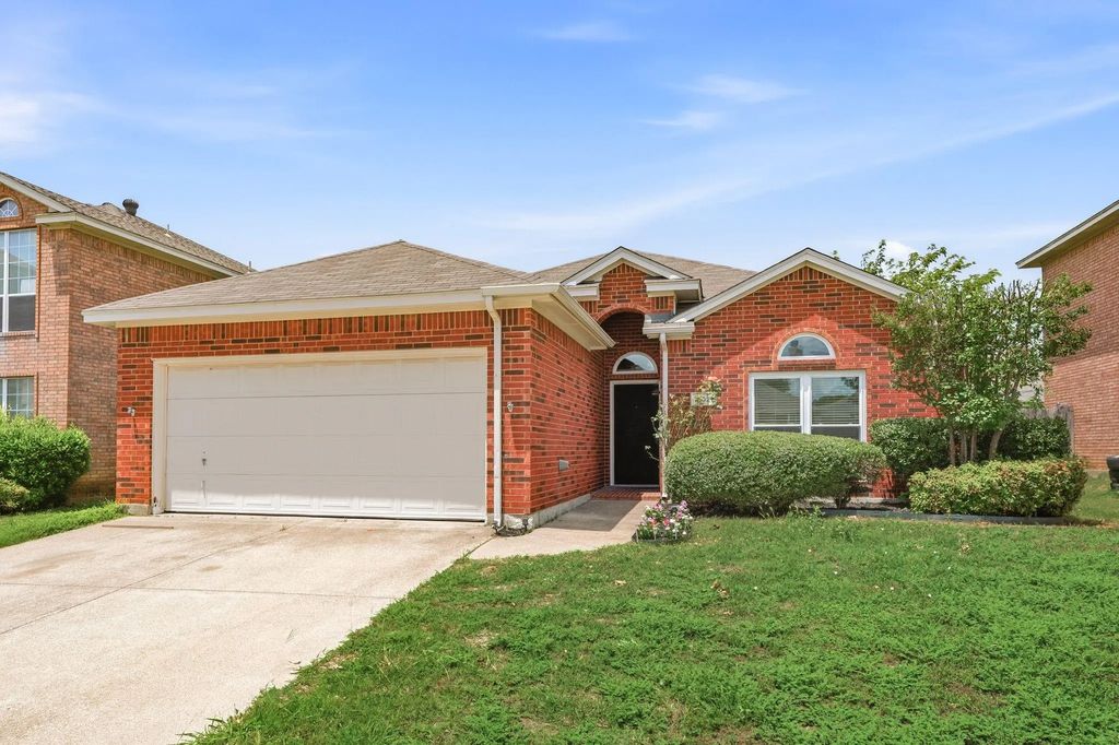 10621 Cloisters Drive, Fort Worth