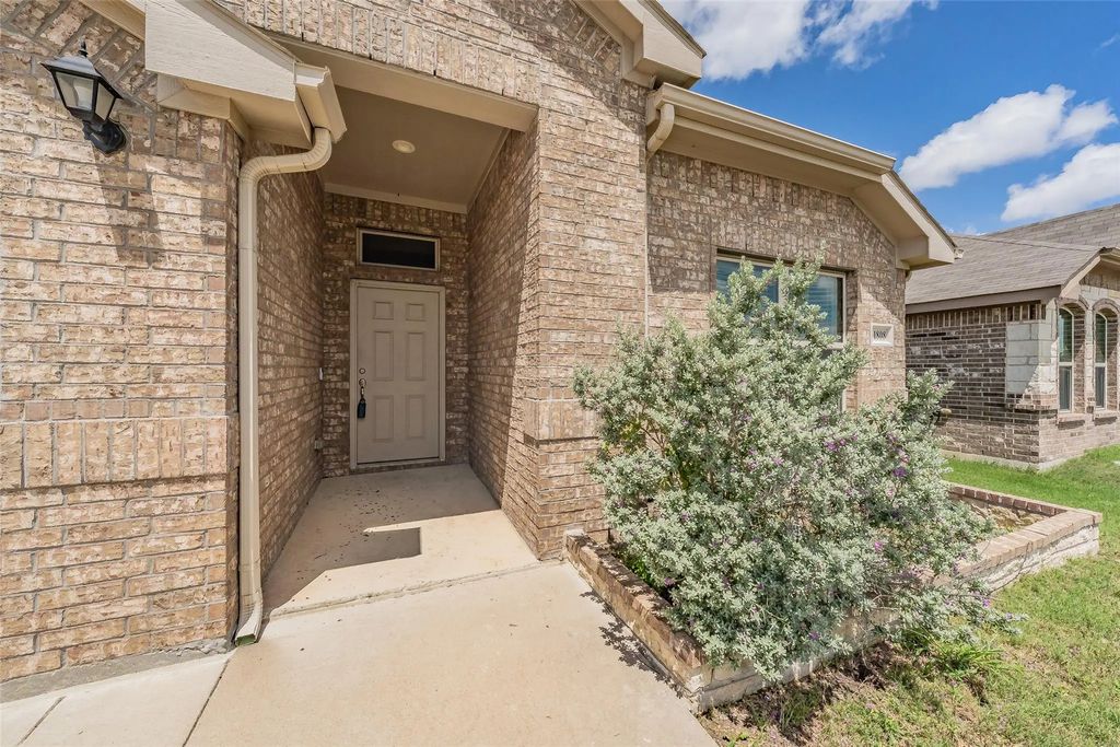 11808 Castleford Way, Fort Worth