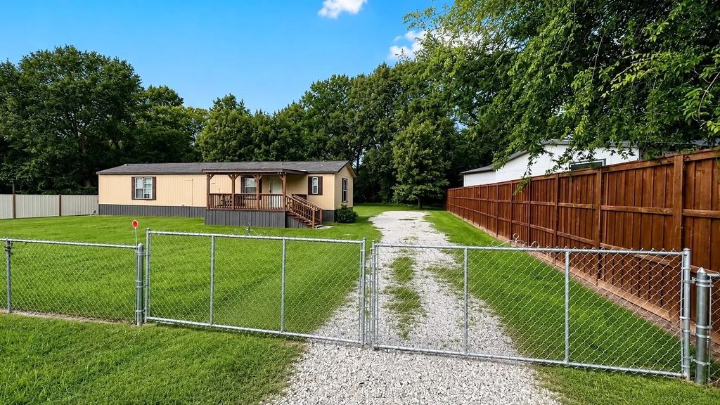 741 Waterfront Row, Quitman