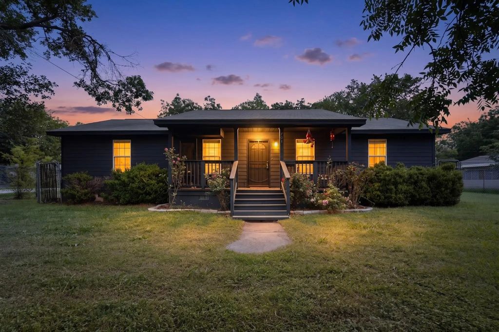 701 E Brin Street, Terrell