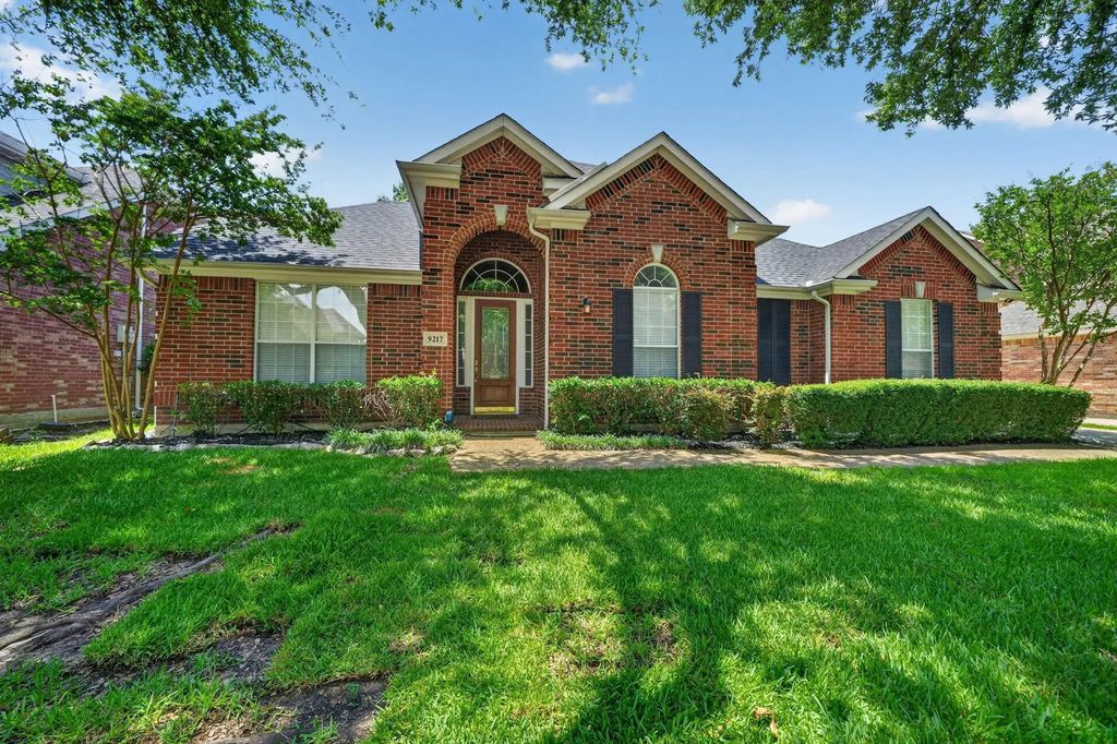 9217 Royal Burgess Drive, Rowlett