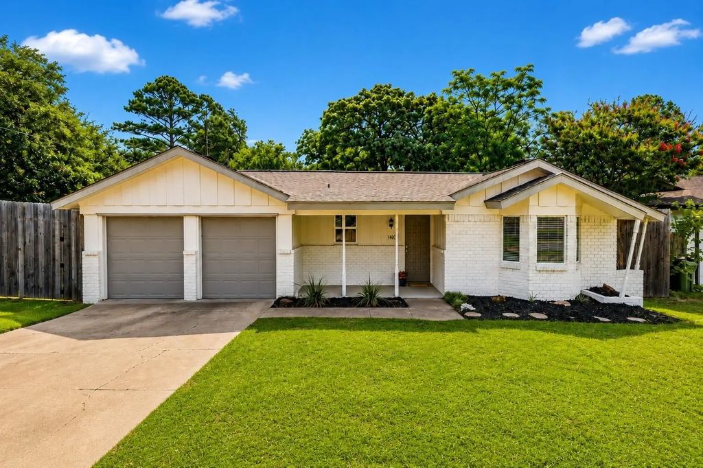 1140 Simpson Drive, Hurst