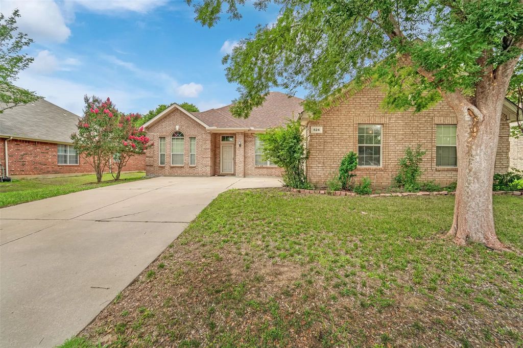 824 Duck Pond Drive, Grand Prairie