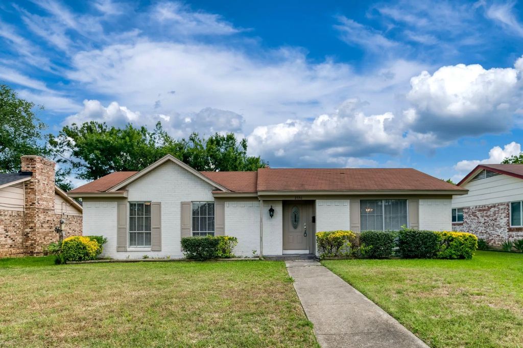 2726 Starcrest Lane, Farmers Branch