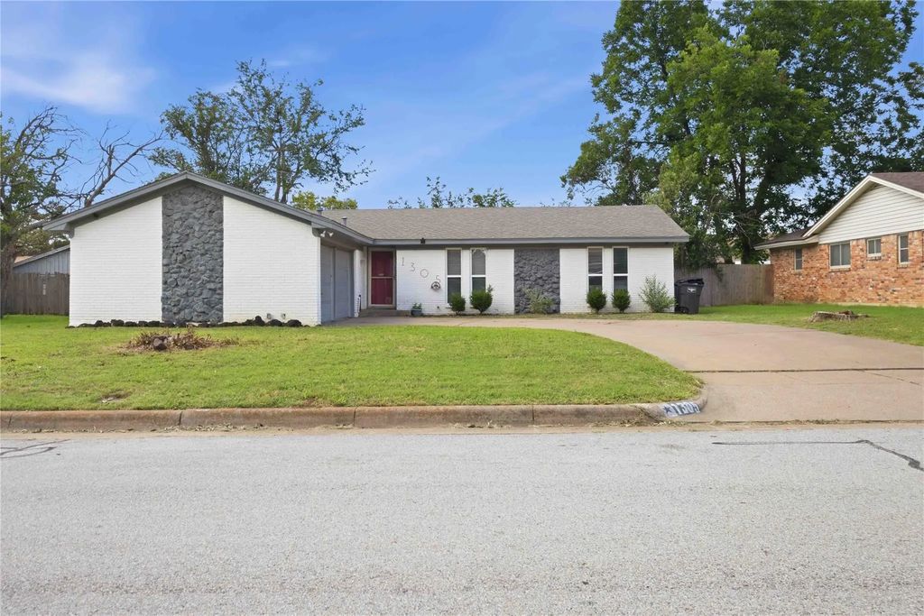1305 Pinehurst Drive, Fort Worth