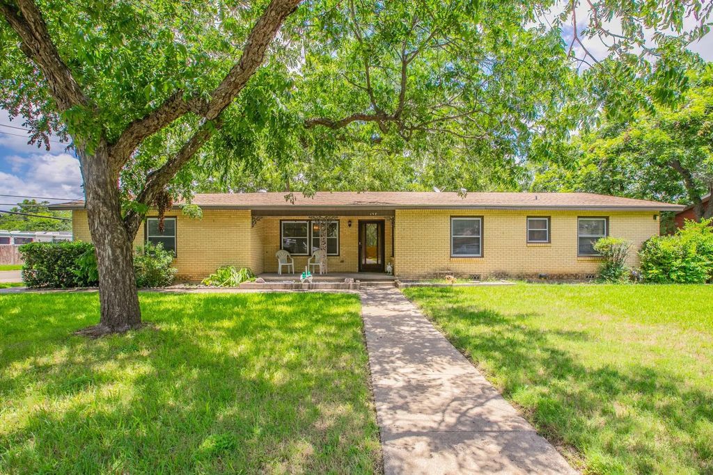 137 Taos Drive, Woodway