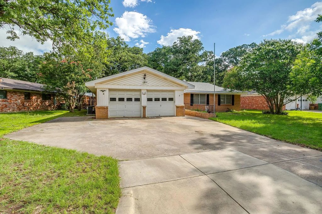 616 Post Oak Drive, Hurst