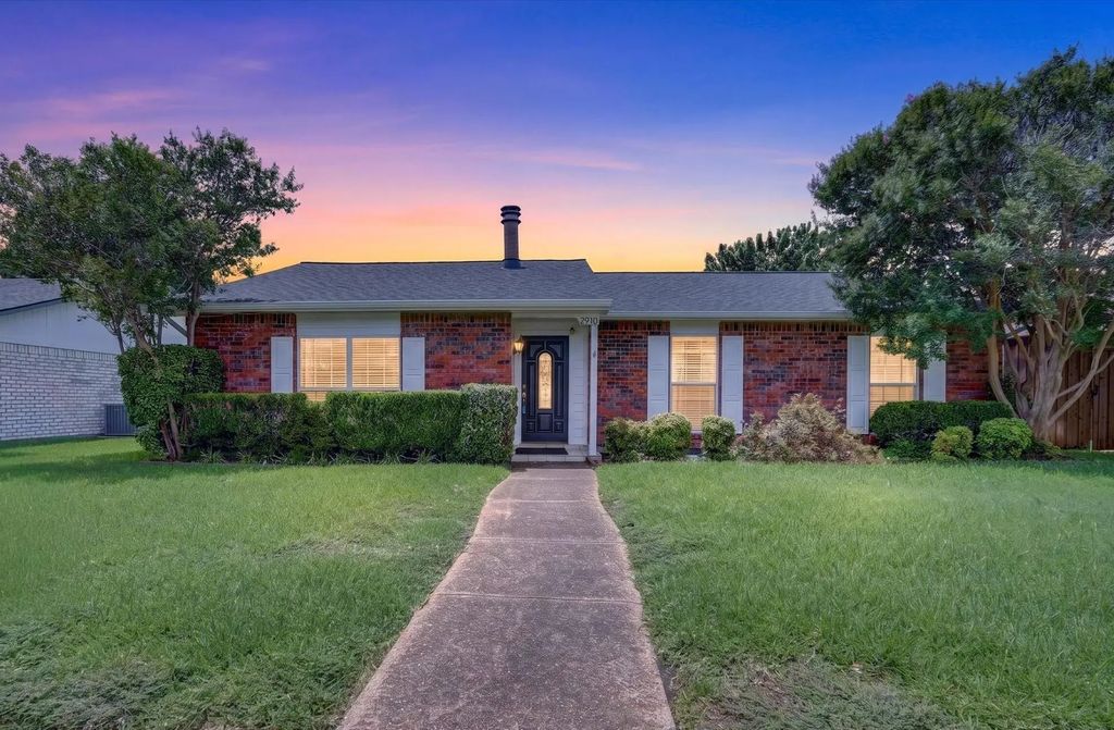 2910 Flagstone Drive, Garland