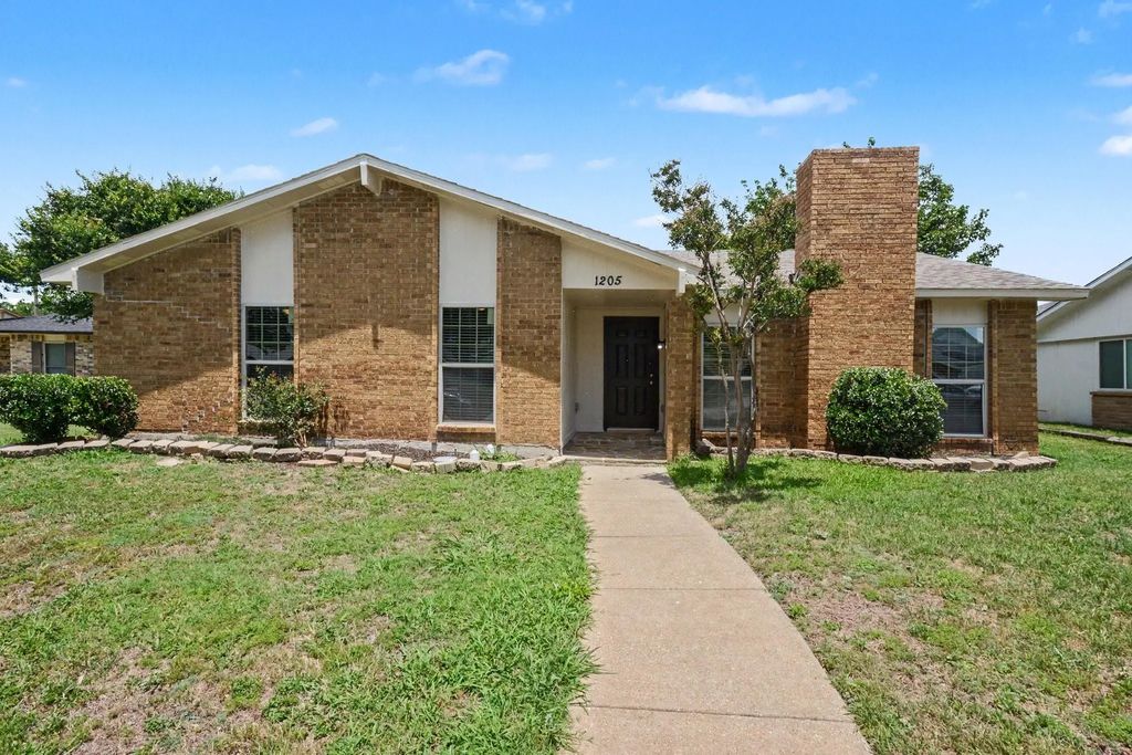 1205 Crestwood Court, Allen