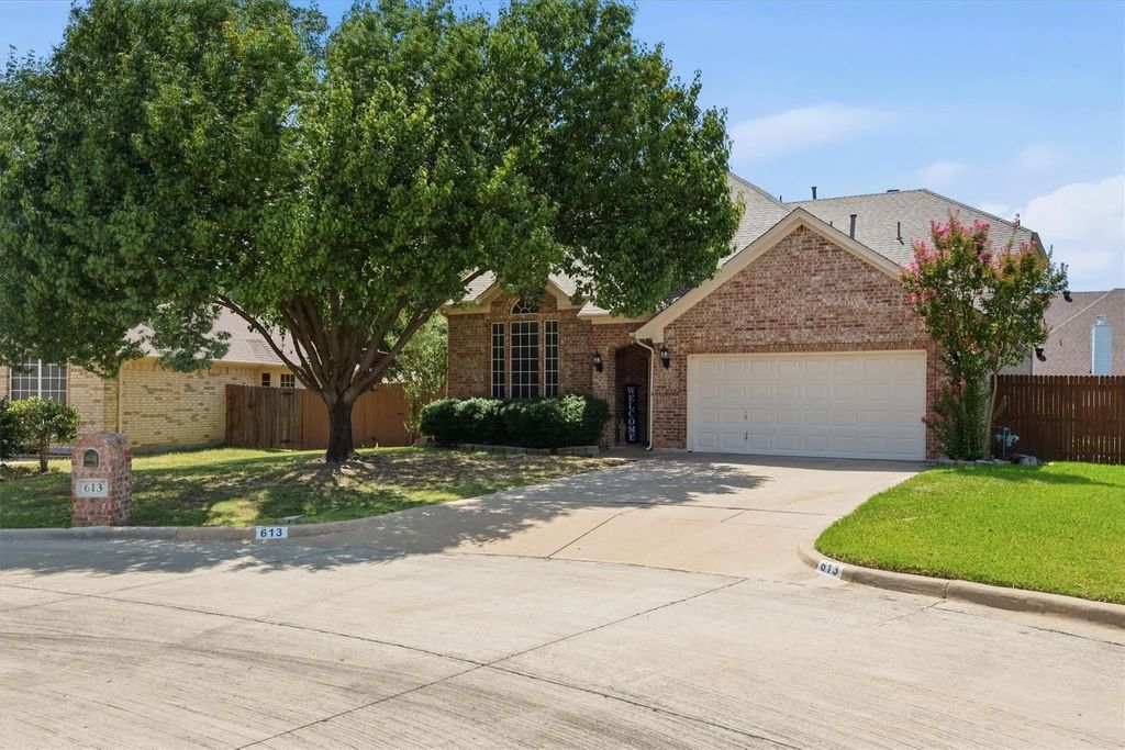 613 Dorchester Lane, Mansfield