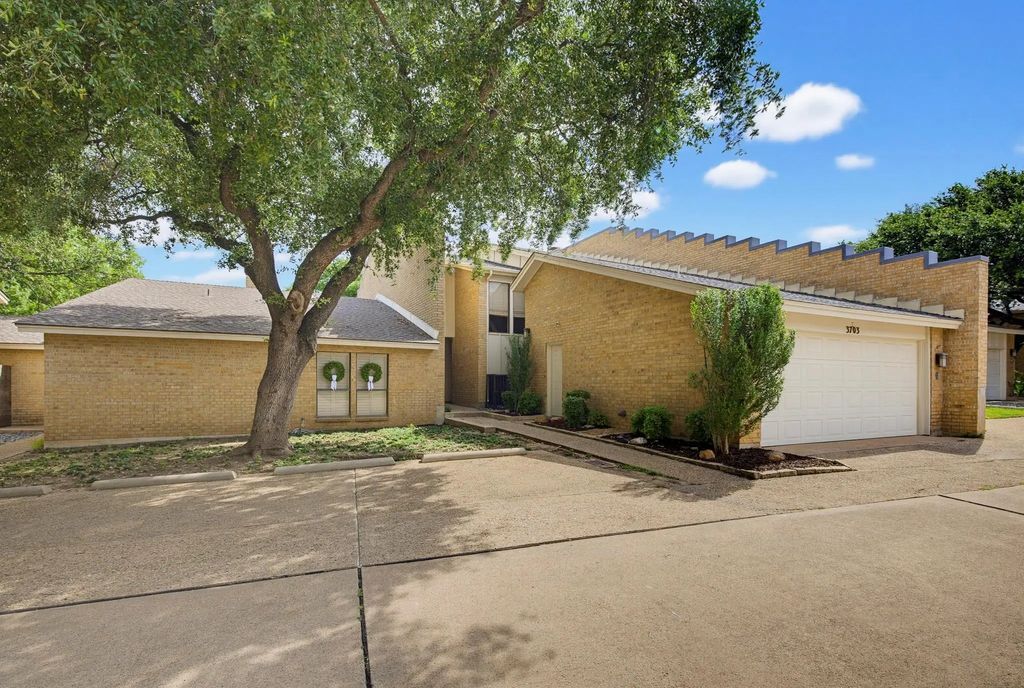 3703 Hulen Park Drive, Fort Worth