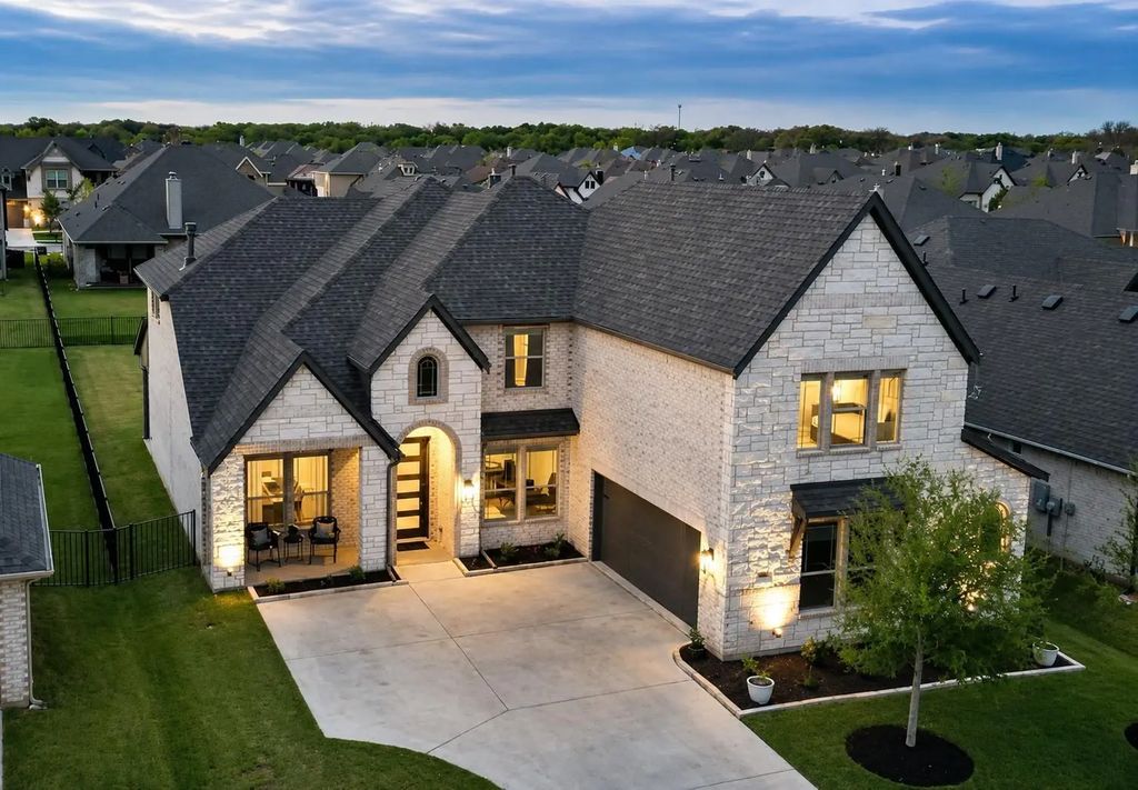 386 Paddle Boat Drive, Granbury