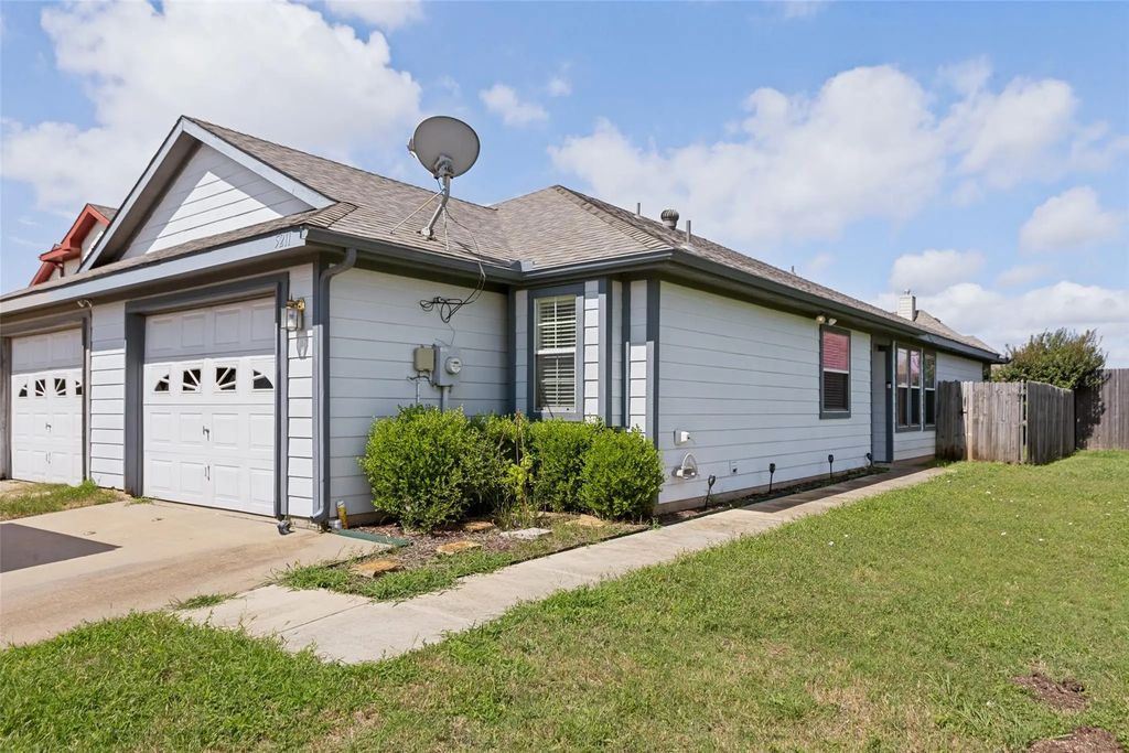 5211 Mountain Spring Trail, Fort Worth