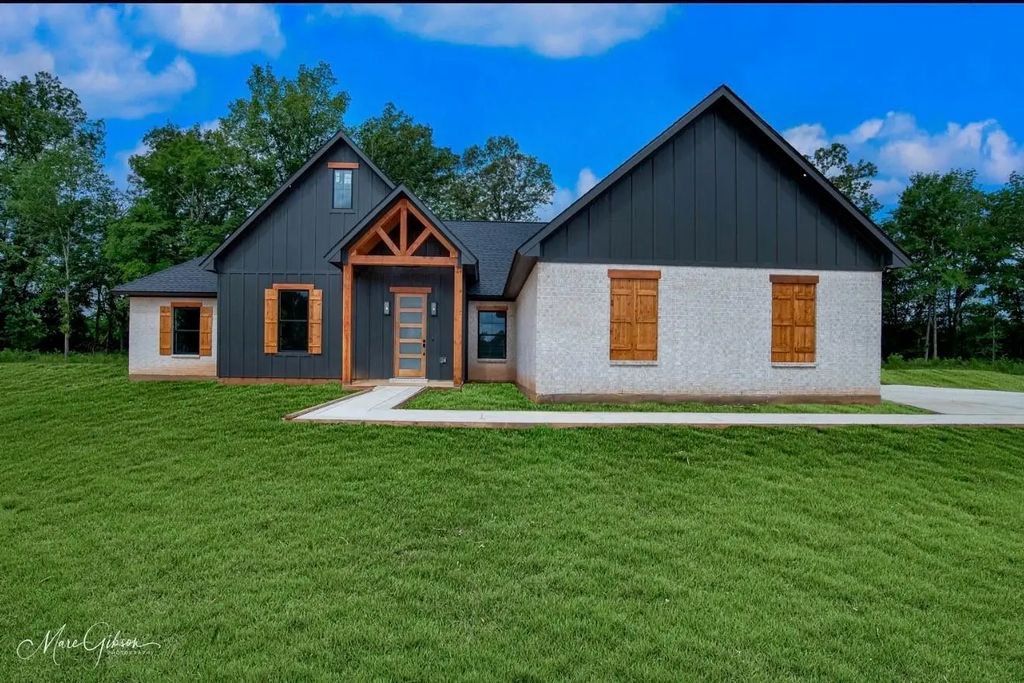 371 Ridge Drive, Stonewall