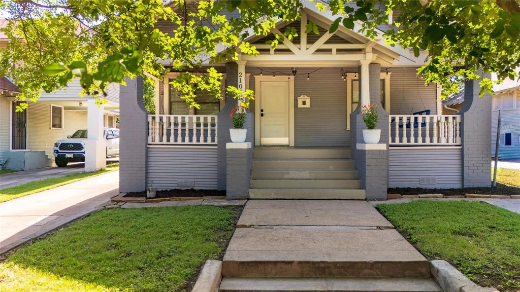 2107 College Avenue, Fort Worth