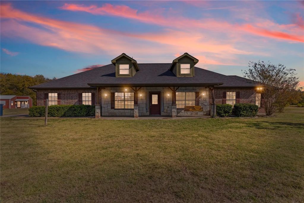 120 Wagon Wheel Circle, Leonard