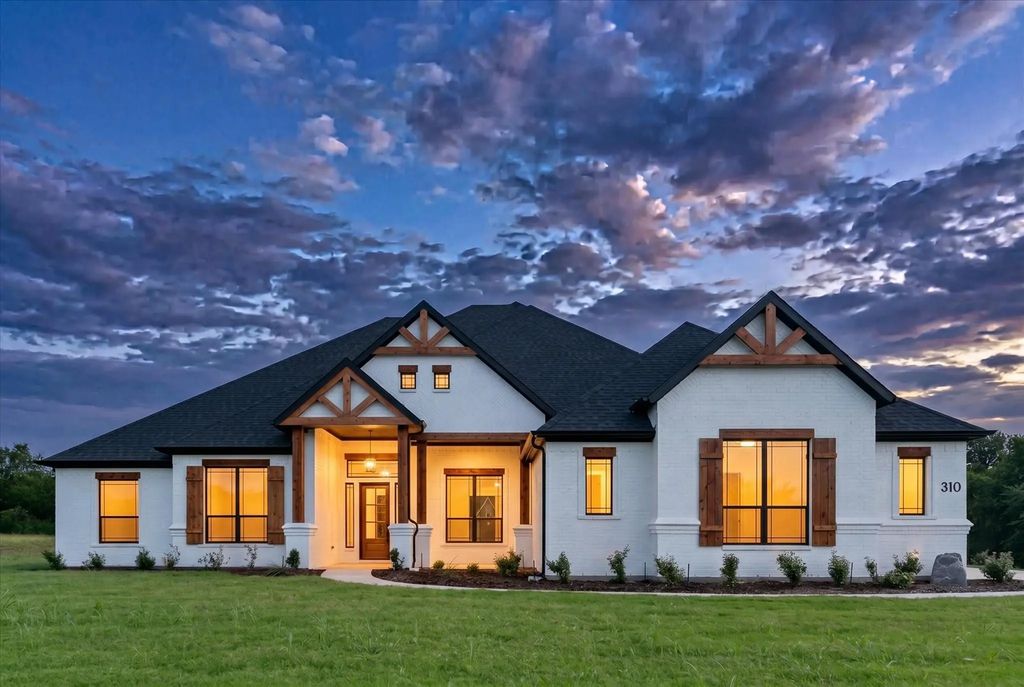 310 Mayberry Way, Waxahachie