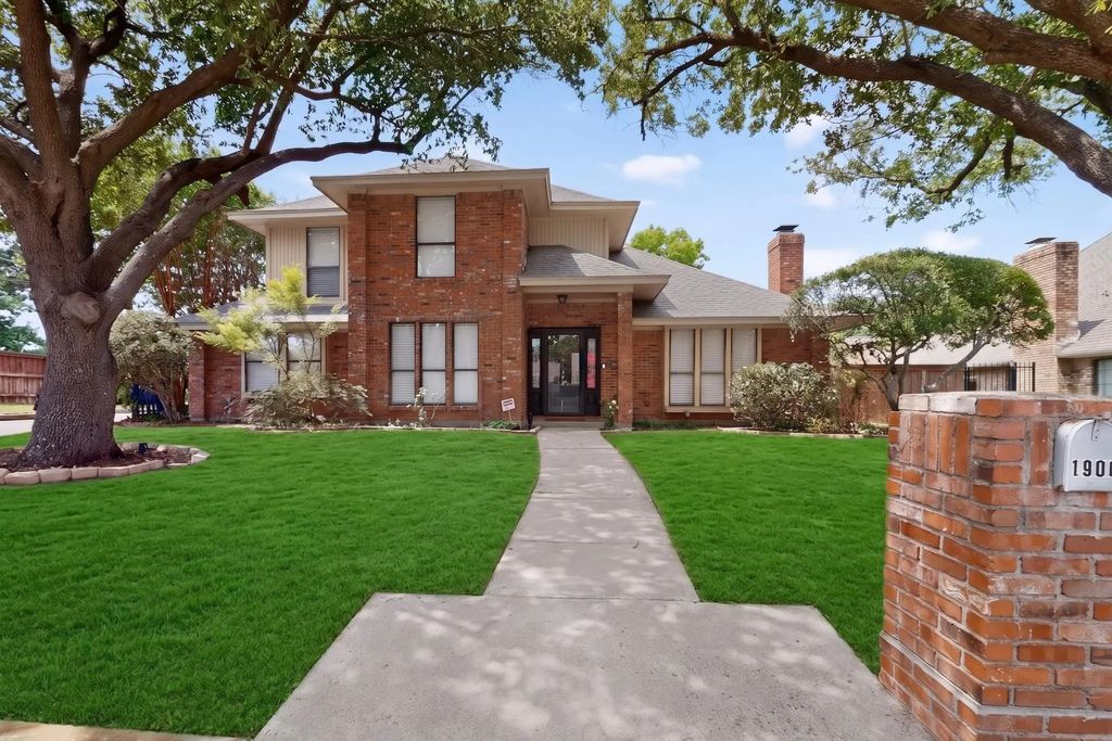 1900 Thames Drive, Arlington