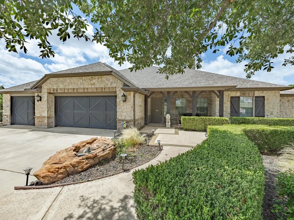 11029 Owl Creek Drive, Fort Worth
