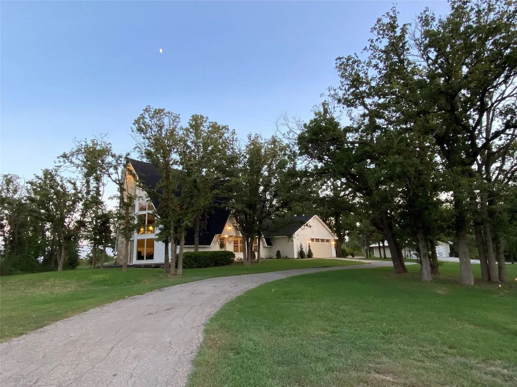 1704 County Road 3555, Paradise