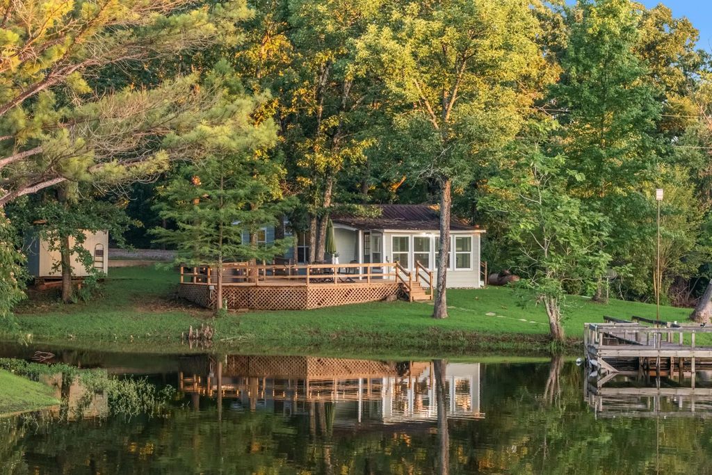 710 County Road 1699, Alba