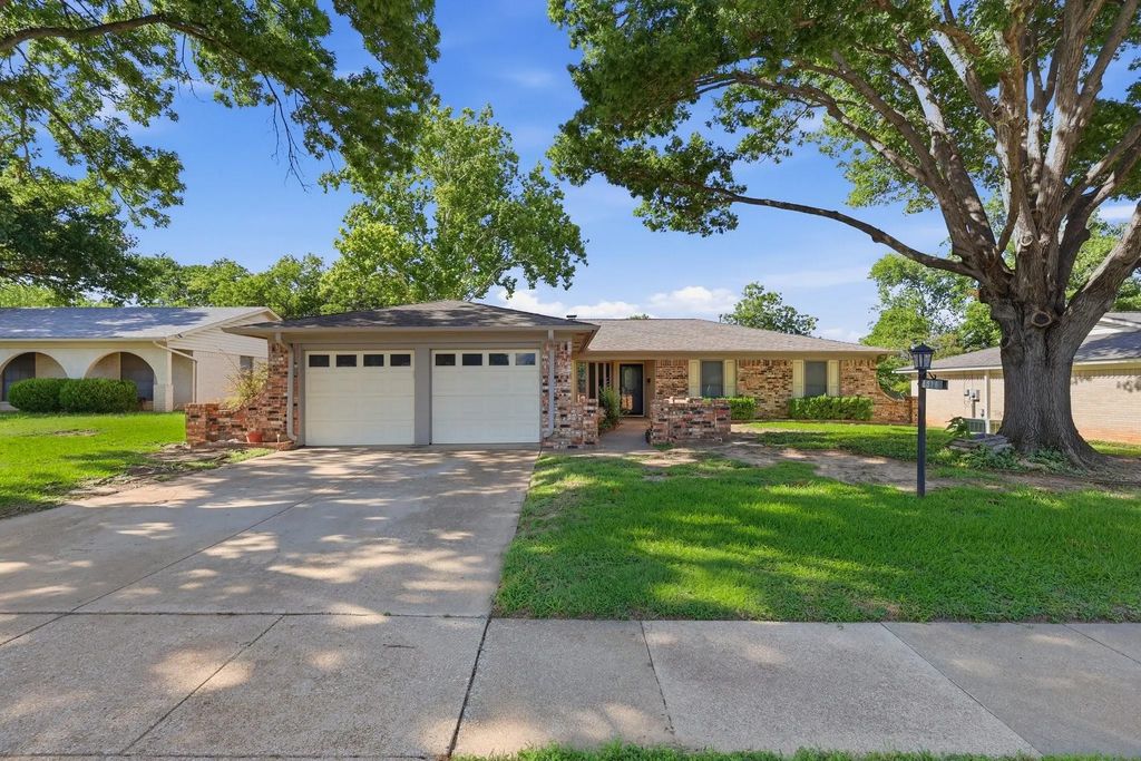 1516 Lamplighter Lane, Edgecliff Village