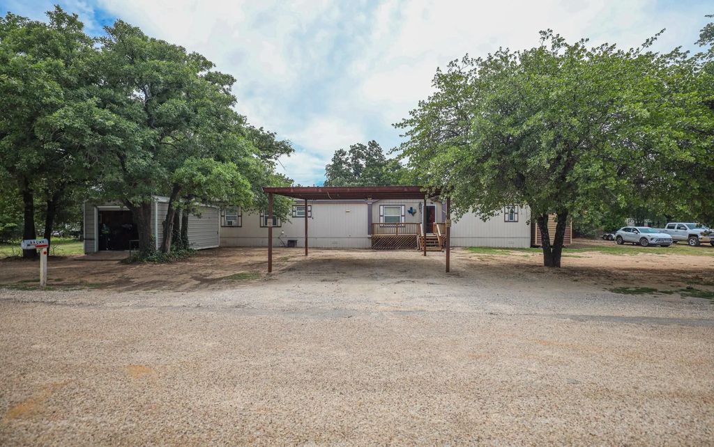 720 Red Oak Farm Road, Clyde