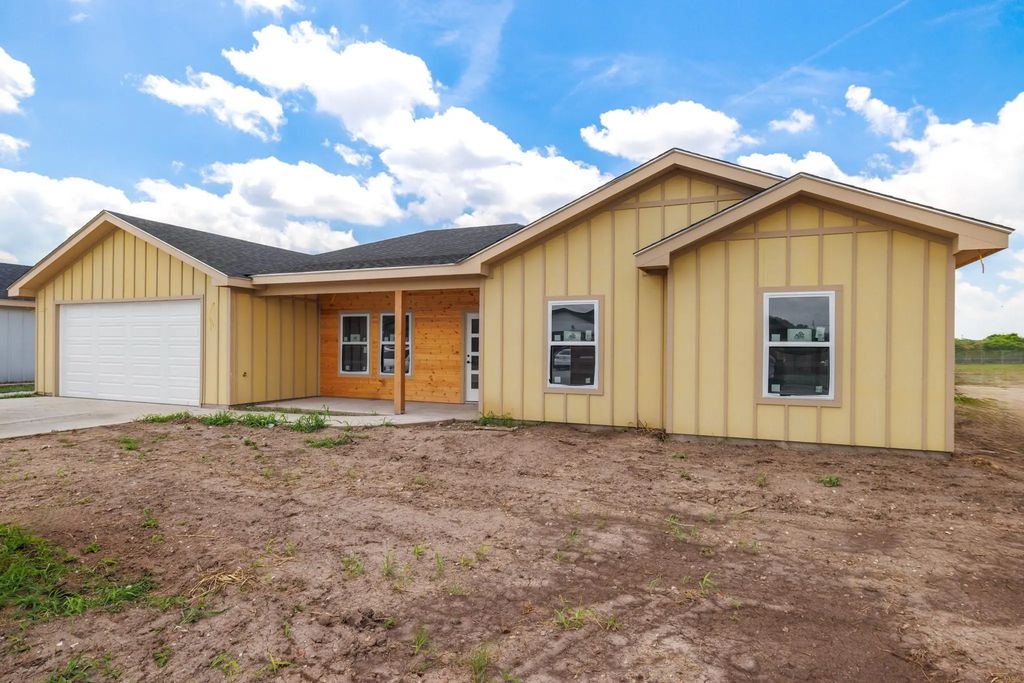 1001 Savage Way, Clyde