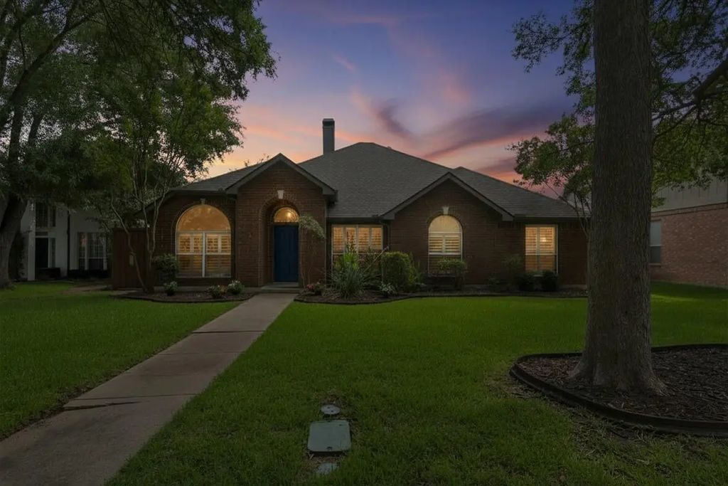 18 Heritage Woods Place, Allen
