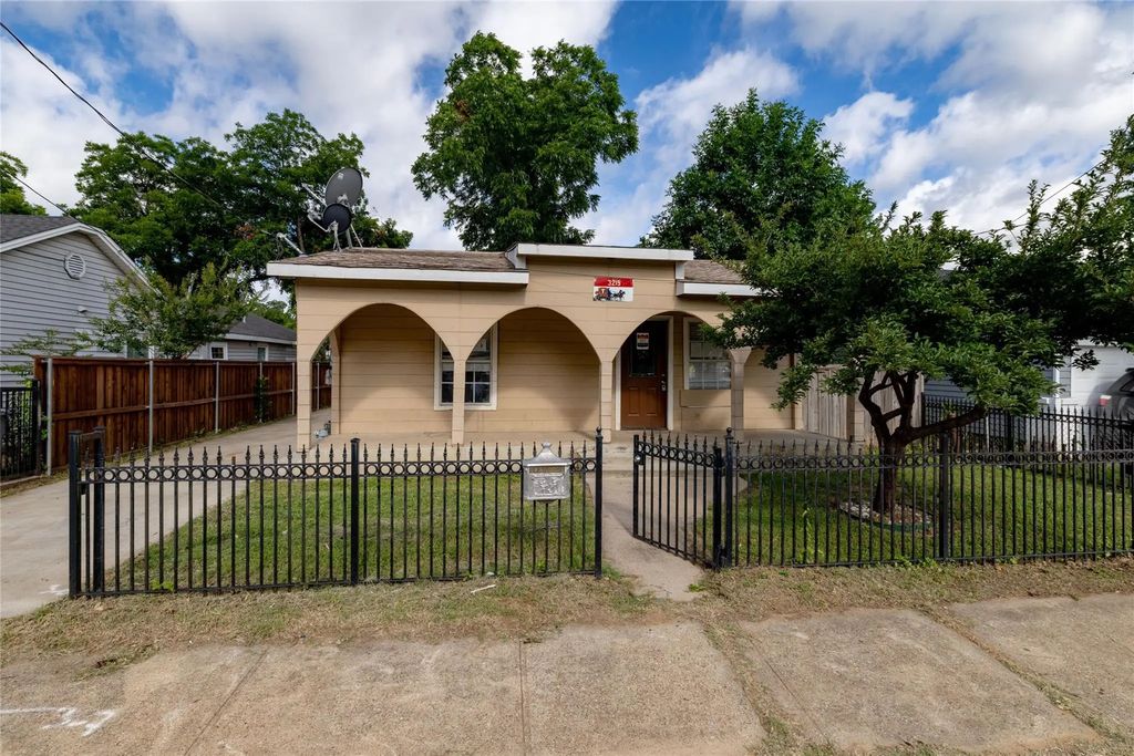 3219 N Winnetka Avenue, Dallas